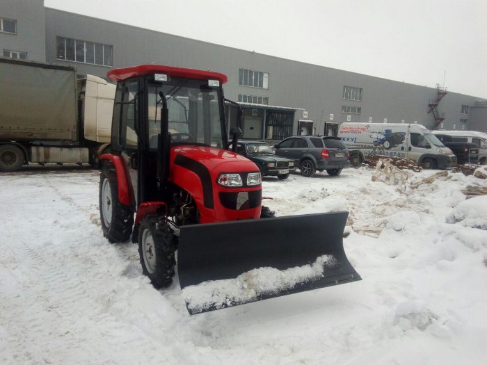 Расчистка участка парковки от снега в Камешкове